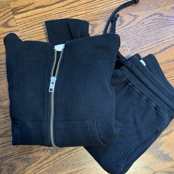 ARTZIA-TNA - Picture 3 of 3